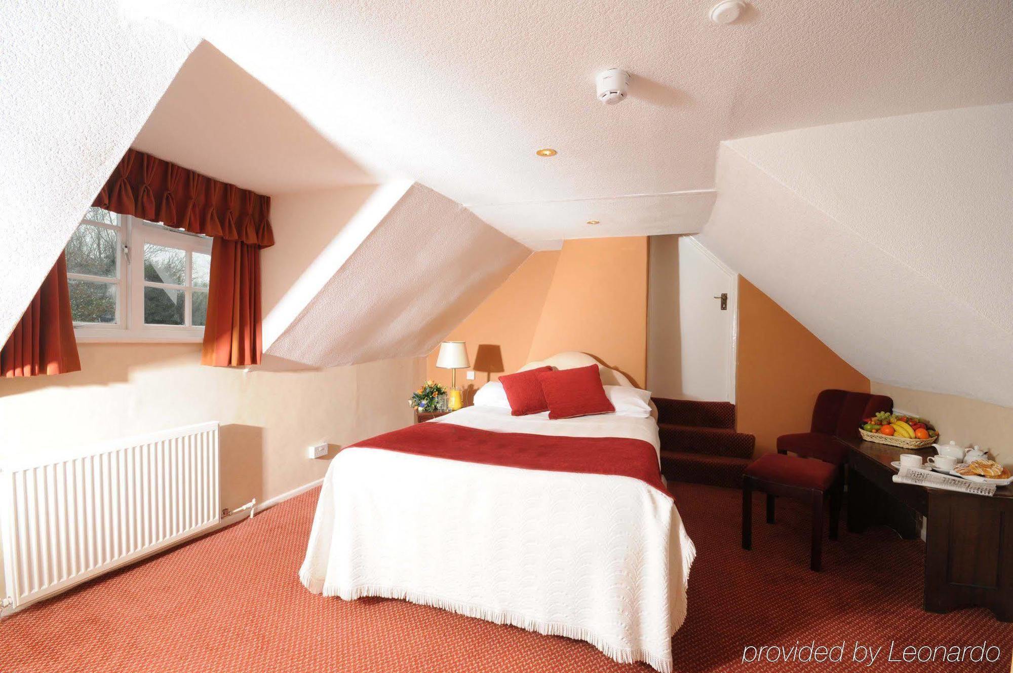 The Riverside House Hotel Mildenhall Room photo