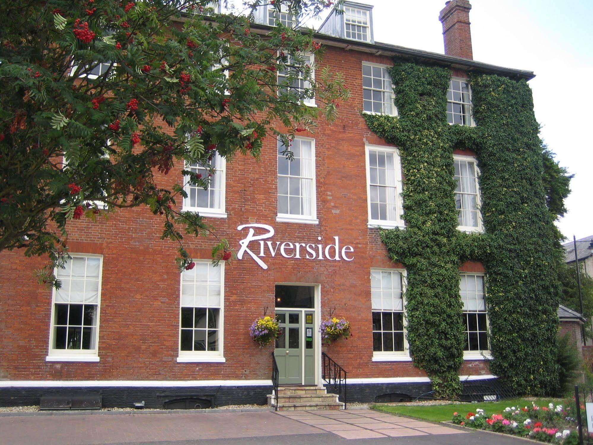 The Riverside House Hotel Mildenhall Exterior photo